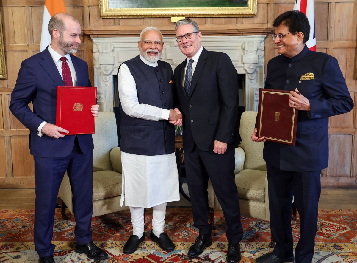 Thủ tướng Ấn Độ Narendra Modi và Thủ tướng Anh Keir Starmer chứng kiến lễ ký kết FTA giữa hai nước ngày 24.7 (Ảnh ANI)