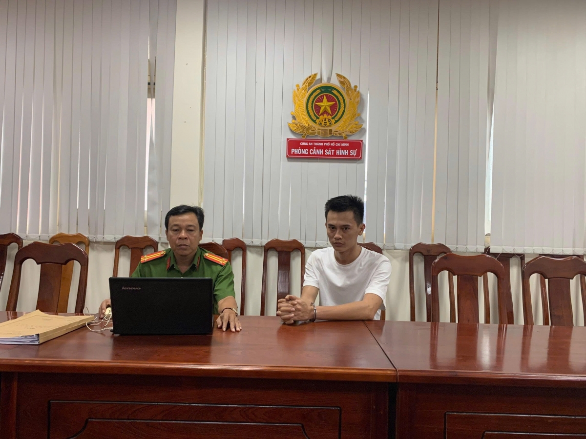 Bị can Phan Công Khanh tại cơ quan điều tra. (Ảnh: Công an TP.HCM)
