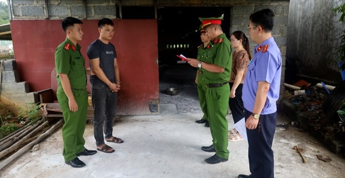 Cơ quan điều tra khám xét cơ sở giết mổ gia súc của đối tượng Nông Văn Chung.