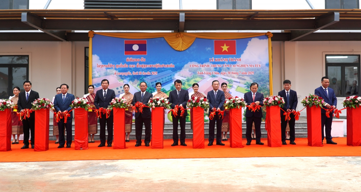 Lễ cắt băng khánh thành Trung tâm Cai nghiện ma túy tại tỉnh Vientiane, Lào.