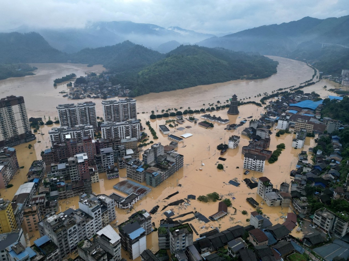 Mưa lũ lịch sử đang tấn công Hàn Quốc (ảnh Reuters)
