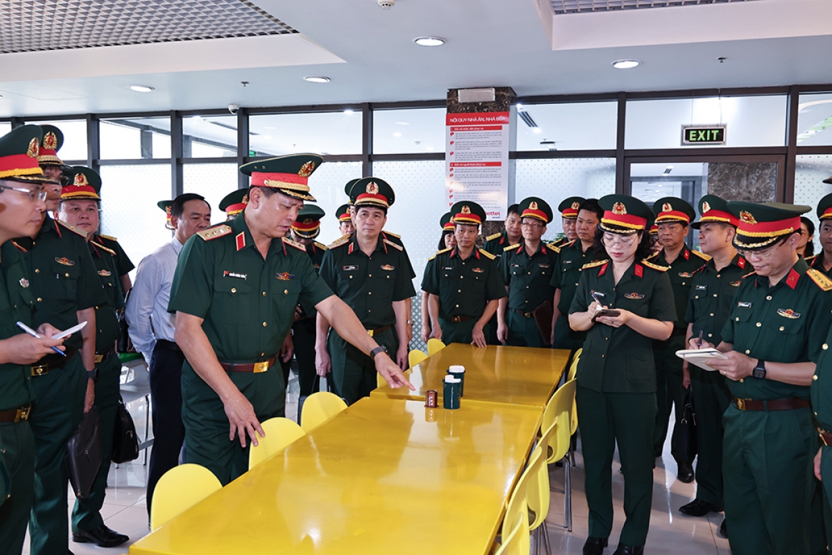 Thượng tướng Nguyễn Trường Thắng và đoàn công tác tại buổi kiểm tra