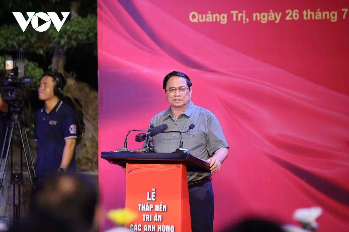 Thủ tướng Phạm Minh Chính phát biểu tại Lễ thắp nến tri ân các Anh hùng liệt sỹ tại Nghĩa trang Liệt sỹ Quốc gia Trường Sơn.