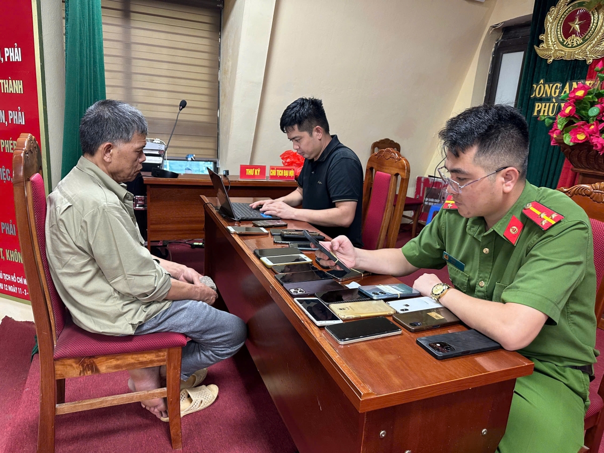 Đối tượng Cao Mạnh Hùng tại cơ quan Công an