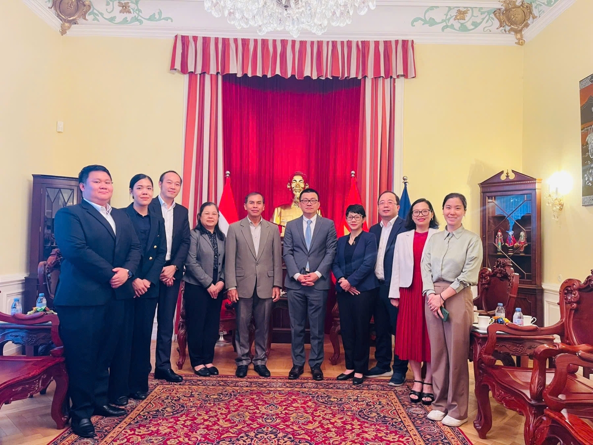 Cuộc gặp diễn ra trong không khí thân tình.