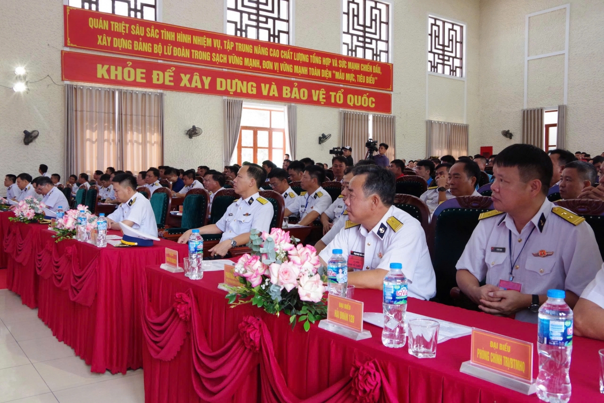 Các đại biểu dự Khai mạc