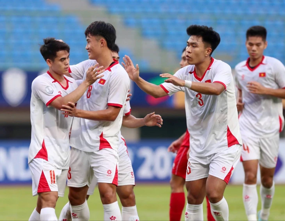 U23 Việt Nam ăn mừng chiến thắng trước U23 Lào