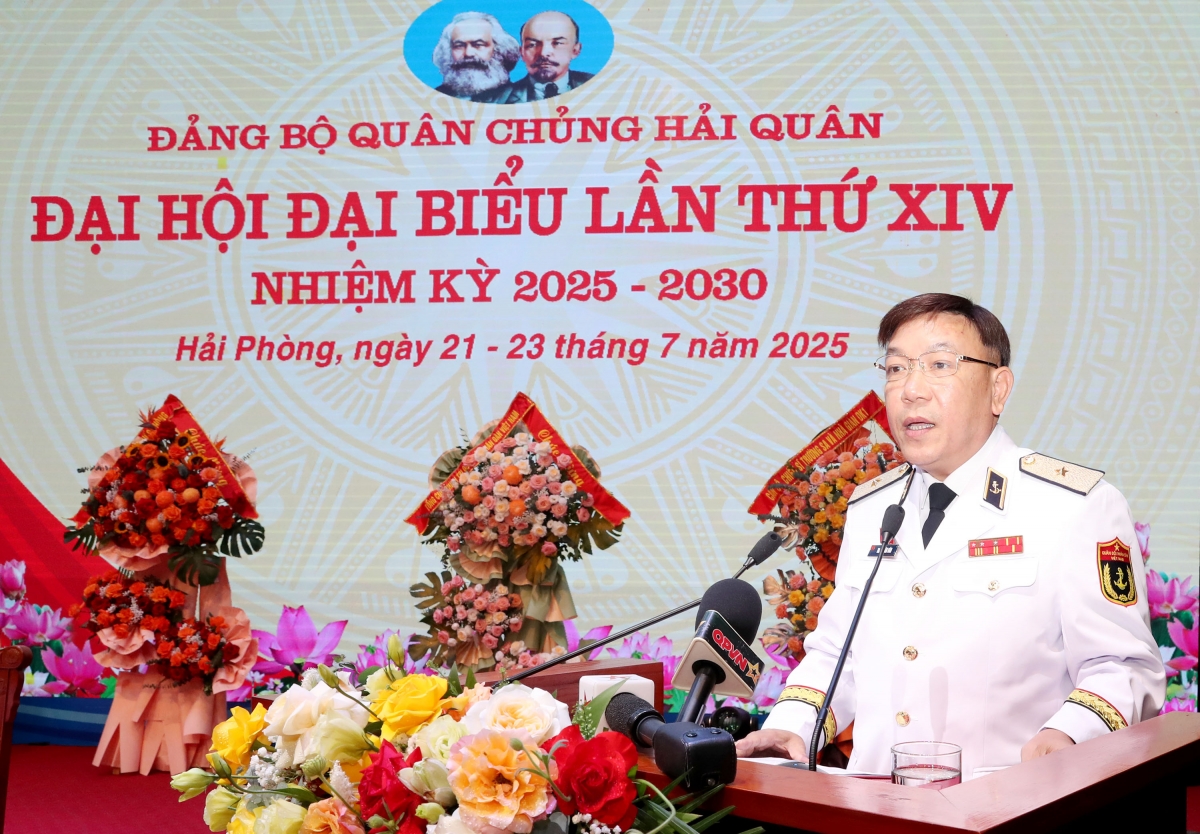 Chuẩn Đô đốc Trần Xuân Văn, Chính ủy Vùng 1 Hải quân tham luận tại Đại hội