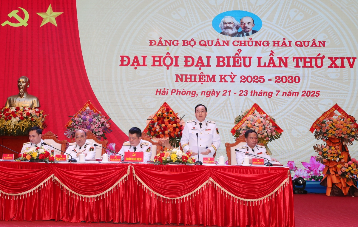 Phó Đô đốc Trần Thanh Nghiêm, Phó Bí thư Đảng uỷ Hải quân điều hành thảo luận văn kiện Trung ương