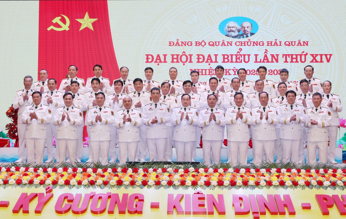 Ban Chấp hành Đảng bộ nhiệm kỳ 2025-2030 và Đoàn đại biểu đi dự Đại hội Đảng bộ Quân đội lần thứ XII ra mắt đại hội