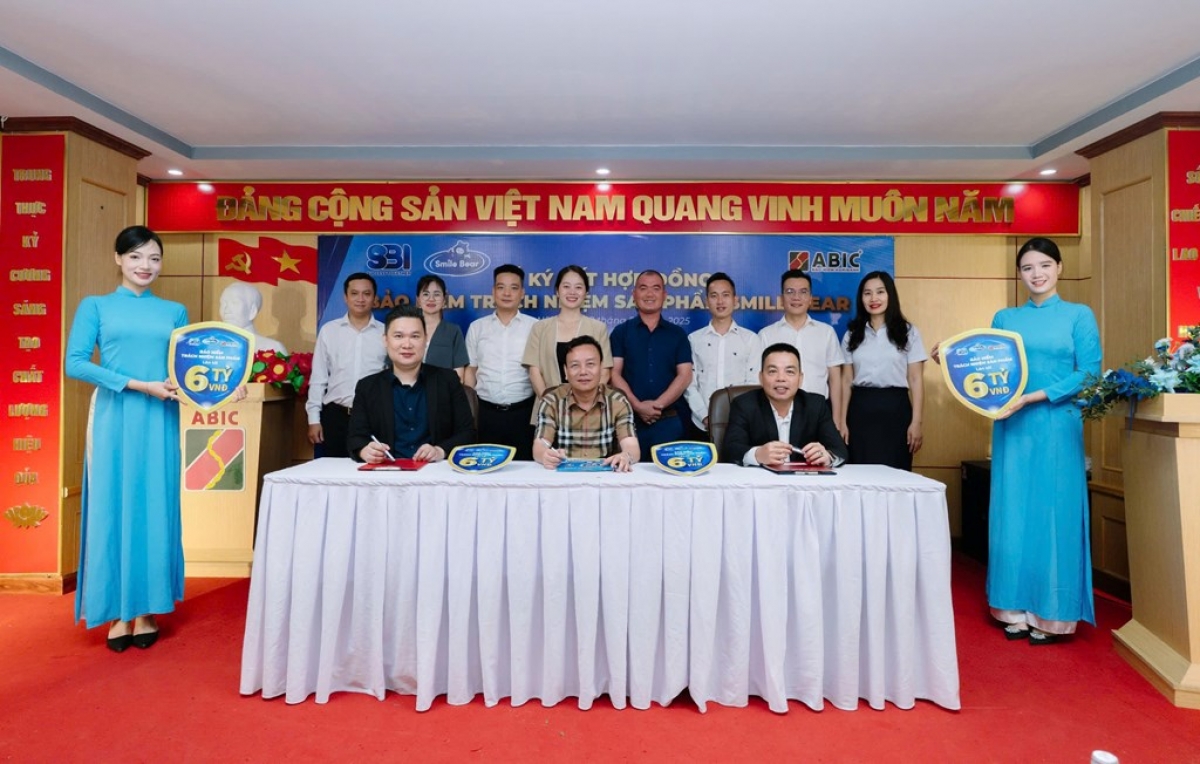 Lễ ký kết hợp đồng bảo hiểm trách nhiệm sản phẩm giữa Công ty cổ phần Bảo hiểm Agribank Chi nhánh Thăng Long và Công ty CP Tập đoàn SBI cho các dòng sản phẩm sữa.
