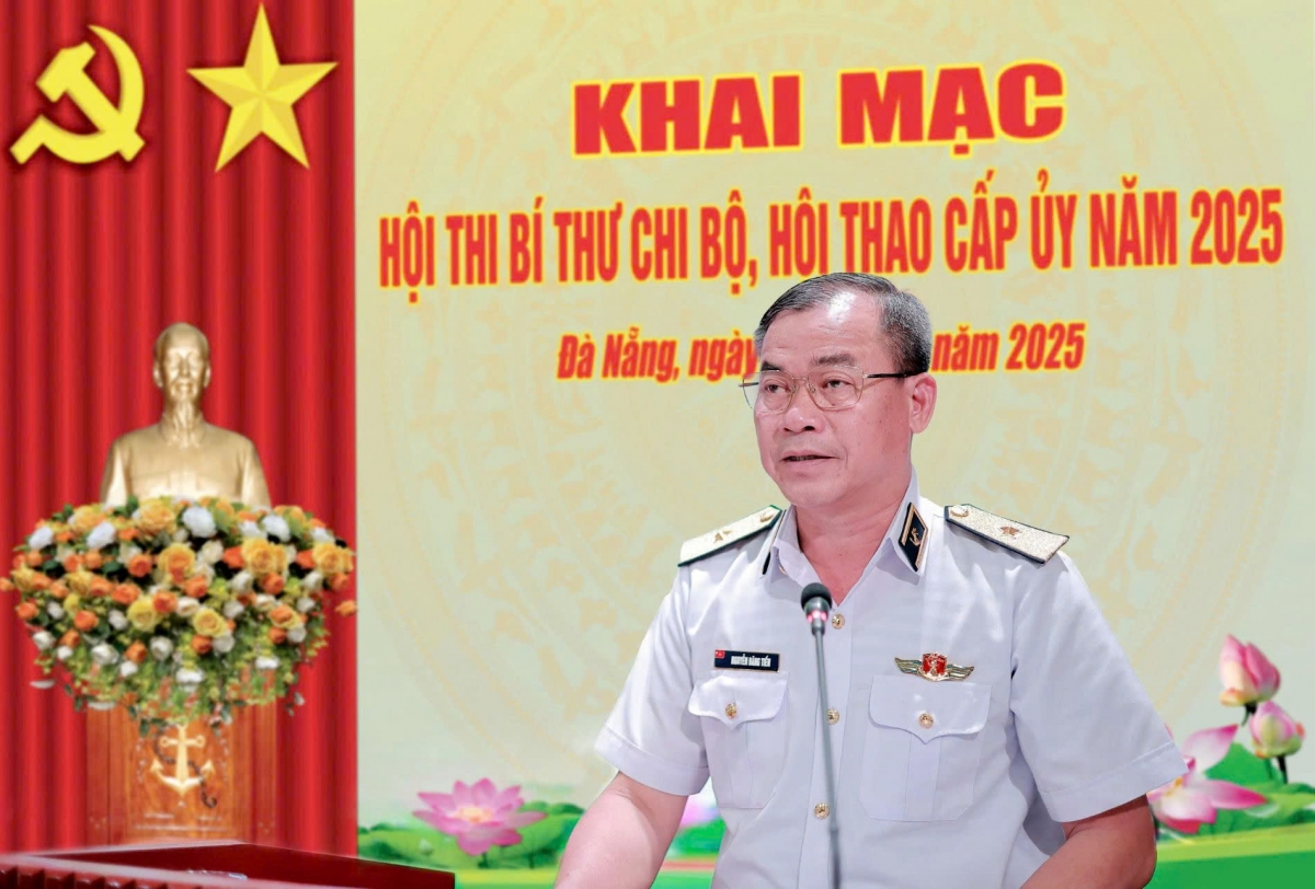 Chuẩn Đô đốc Nguyễn Đăng Tiến - Bí thư Đảng ủy, Chính ủy Vùng 3 Hải quân phát biểu khai mạc