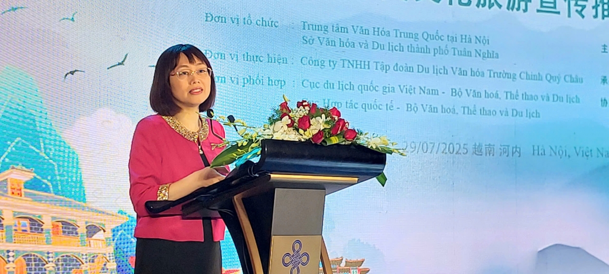 Bà Nguyễn Thị Hoa Mai - Phó Cục trưởng Cục Du lịch Quốc gia Việt Nam phát biểu tại chương trình
