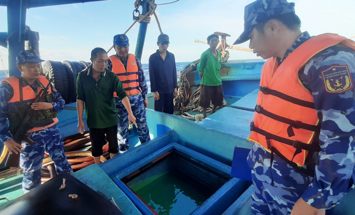 Tích cực thi đua lập thành tích chào mừng Đại hội đại biểu Đảng bộ Cảnh sát biển lần thứ VI