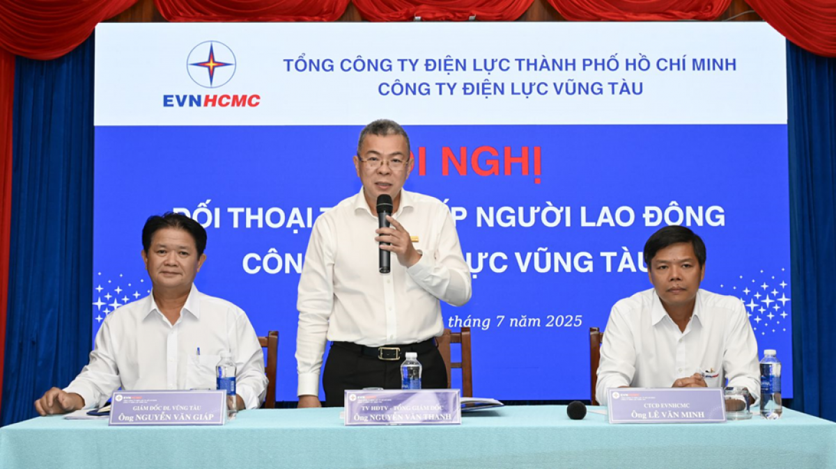 Ông Nguyễn Văn Thanh – Tổng giám đốc Tổng công ty Điện lực TP.HCM trực tiếp giải đáp nhiều vấn đề mà người lao động đang băn khoăn