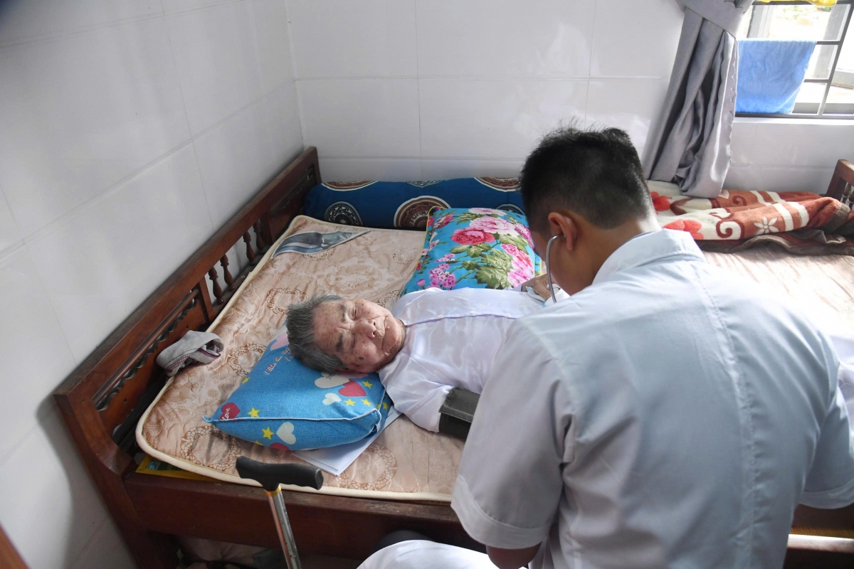 Đội ngũ bác sĩ của Chi đội chăm sóc sức khỏe cho Mẹ Ngô Thị Cang
