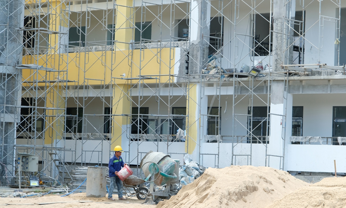 Các dự án xây mới và sửa chữa trường học nhà thầu phấn đấu bàn giao trước năm học mới.