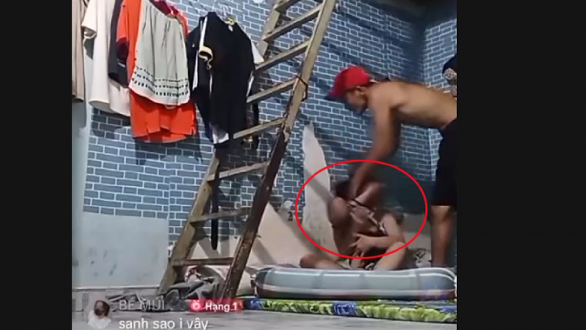 Cảnh nam thanh niên hùng hung cô gái (ảnh cắt từ video chia sẻ MXH).