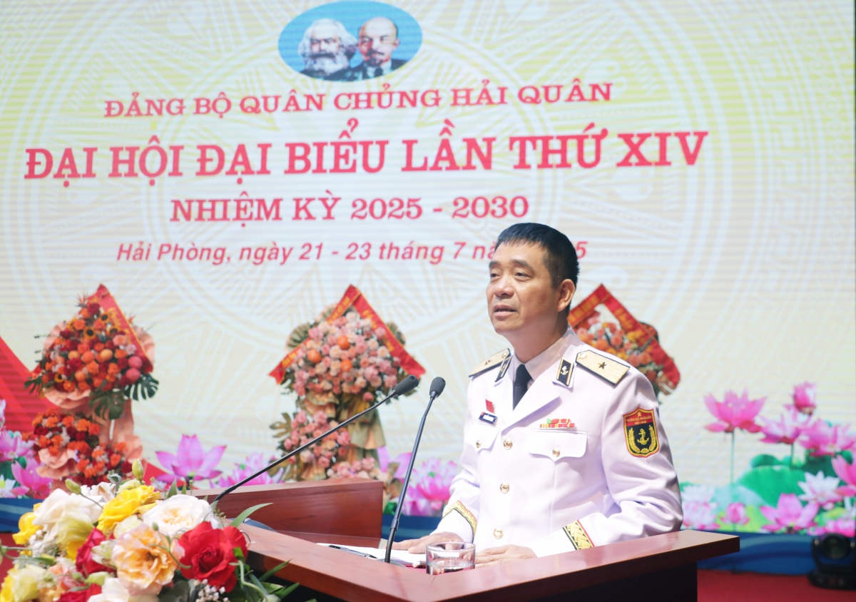 Thiếu tướng Nguyễn An Phong, Bí thư Đảng uỷ QCHQ phát biểu bế mạc đại hội