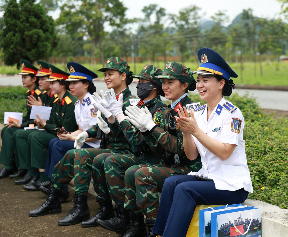 Sôi nổi các tiết mục giao lưu