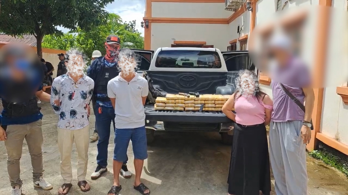 Một số đối tượng cùng tang vật 31 bánh ma túy tổng hợp bị bắt giữ