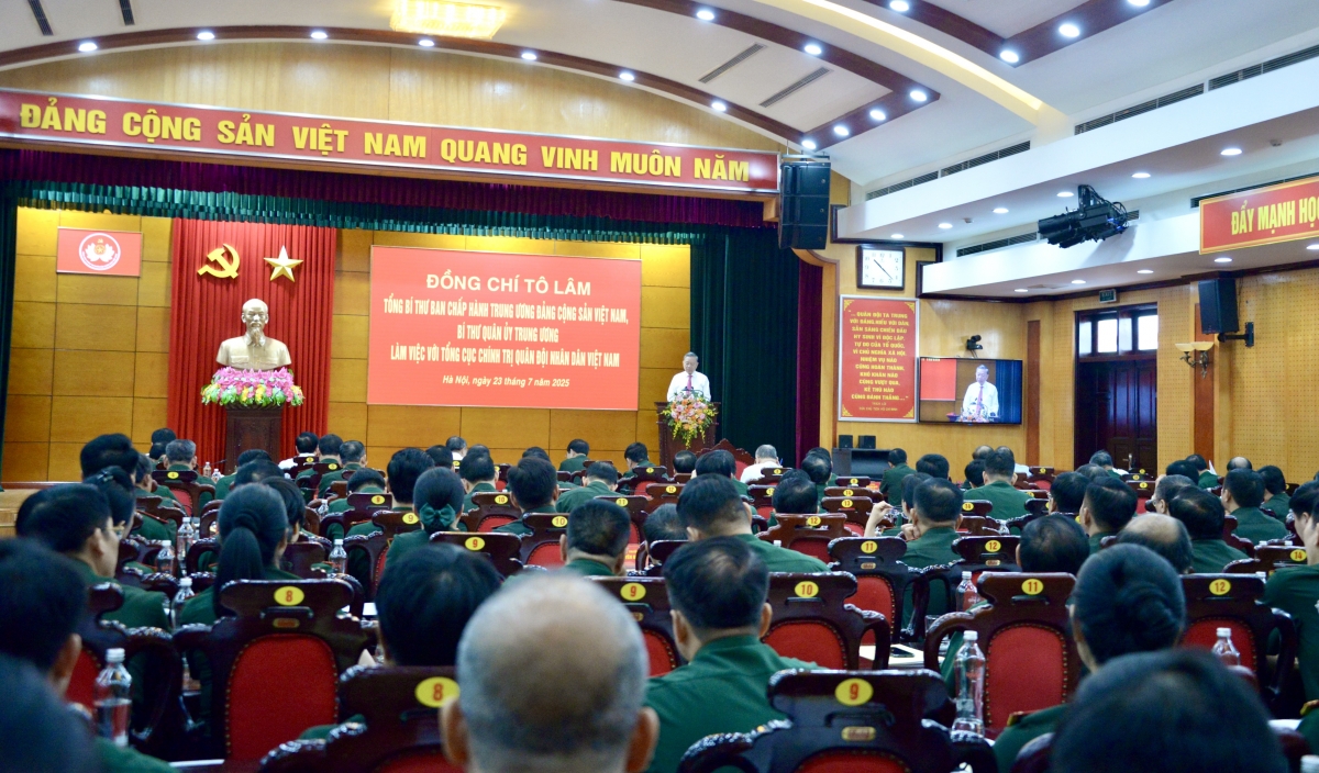Tổng Bí thư Tô Lâm yêu cầu, toàn quân tiếp tục đi đầu trong bảo vệ nền tảng tư tưởng của Đảng