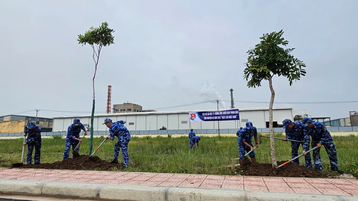 Đoàn viên, thanh niên Hải đoàn 11 thực hiện "Ngày thứ 7 tình nguyện"