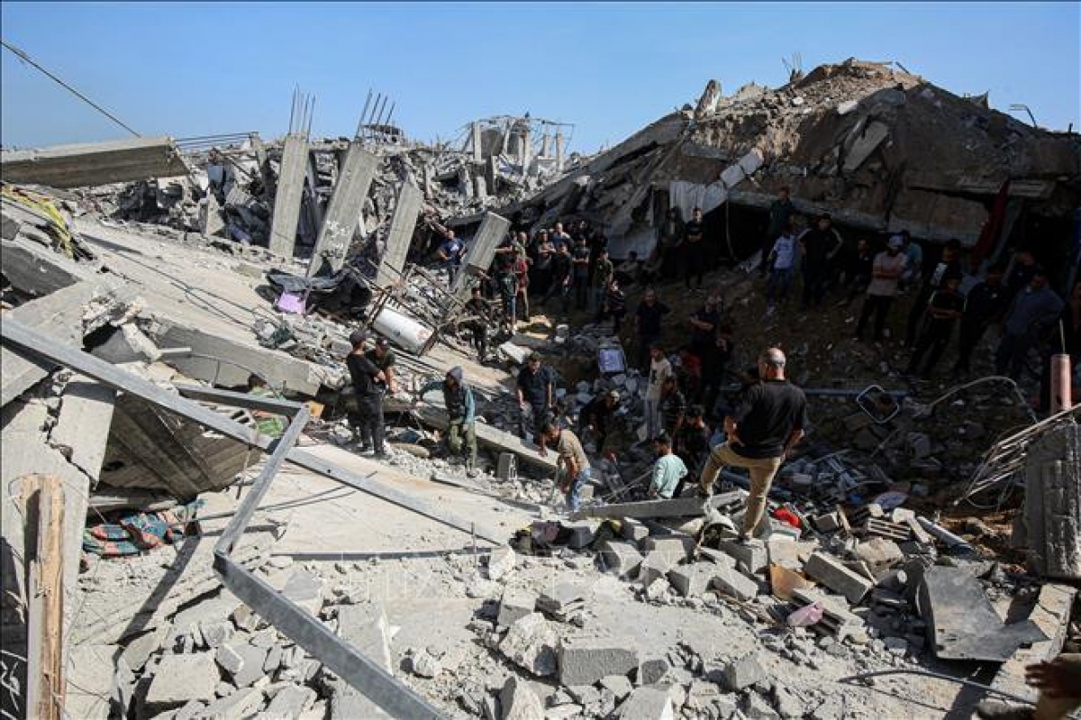 Những ngôi nhà bị phá hủy trong cuộc không kích của Israel xuống trại tị nạn Jabalia, phía Bắc Dải Gaza, ngày 16/5/2025. (Ảnh: THX/TTXVN)