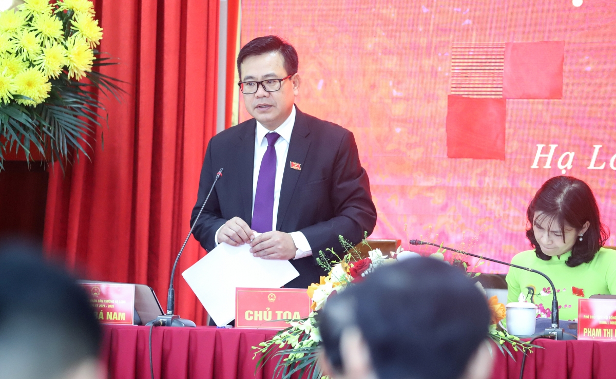 Ông Hoàng Bá Nam, Tỉnh uỷ viên, Bí thư Đảng uỷ, Chủ tịch HĐND phường Hạ Long khẳng định, đội ngũ CBVC của phường đều nhận thức rõ vai trò, vị trí đặc biệt quan trọng của phường: “Sựphát triển của tỉnh Quảng Ninh có sự tham gia đóng góp của 54 phường, xã, đặc khu. Do đó chúng tôi đều xác định rất rõ các dư địa phát triển của phường để quyết tâm xây dựng phường trọng điểm, kiểu mẫu, giàu đẹp, văn minh, nghĩa tình”.