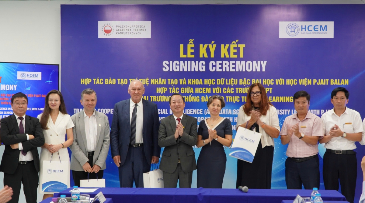 Toàn cảnh lễ ký kết giữa Trường Cao đẳng Cơ điện Hà Nội (HCEM) và Học viện công nghệ thông tin Ba Lan - Nhật Bản (PJAIT)