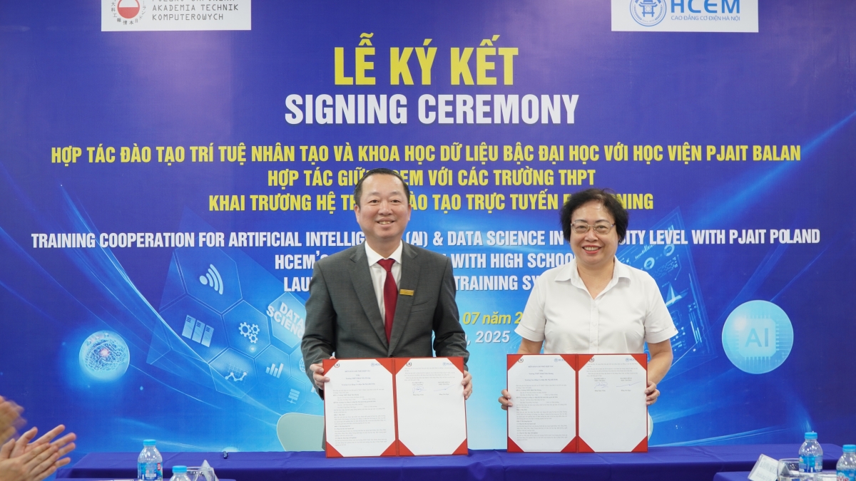 HCEM ký hợp tác với các Trường THPT