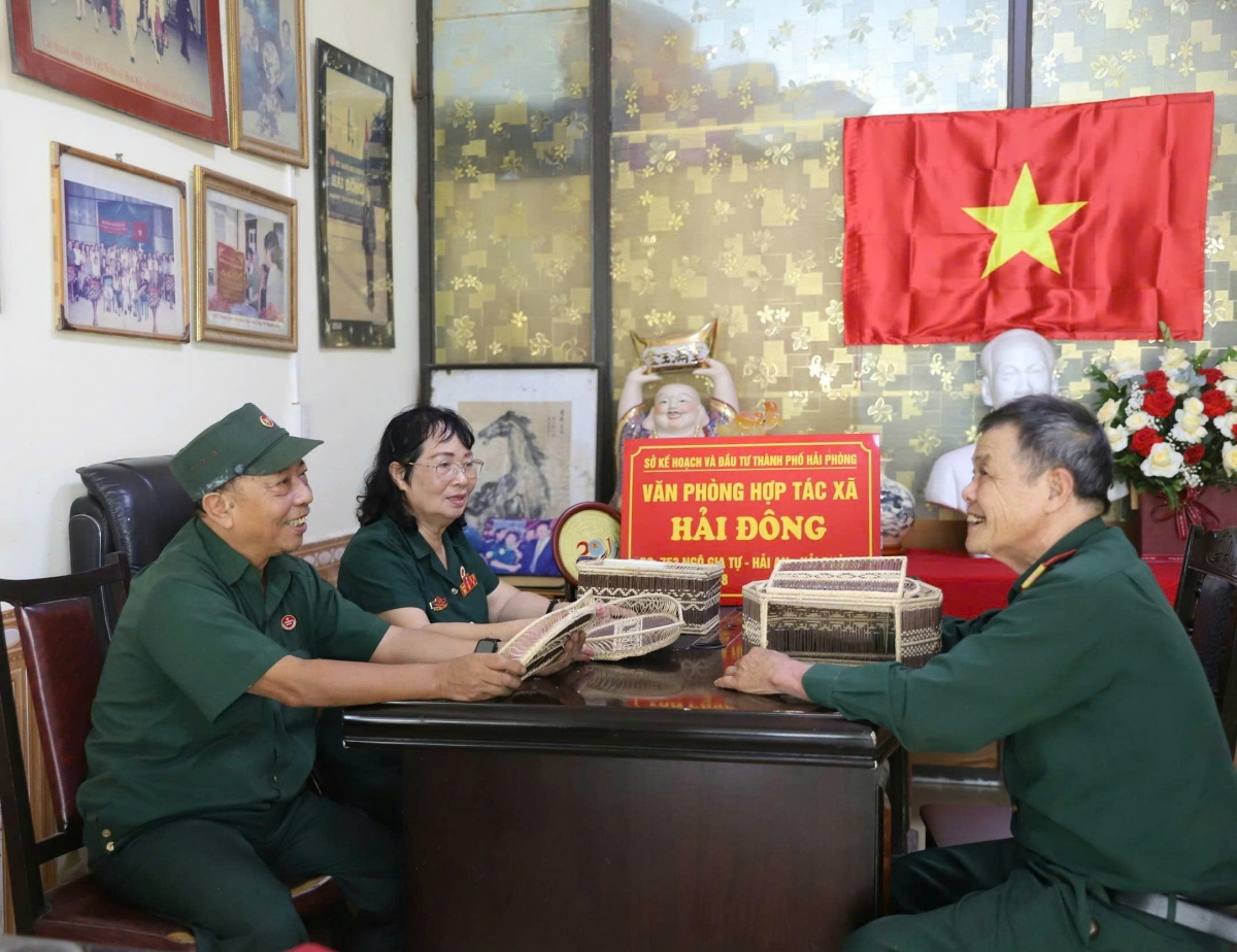Hợp tác xã Thương binh Hải Đông (TP Hải Phòng), nơi không chỉ tạo việc làm mà còn là điểm tựa tinh thần cho những người lính thương binh và con cháu của họ.