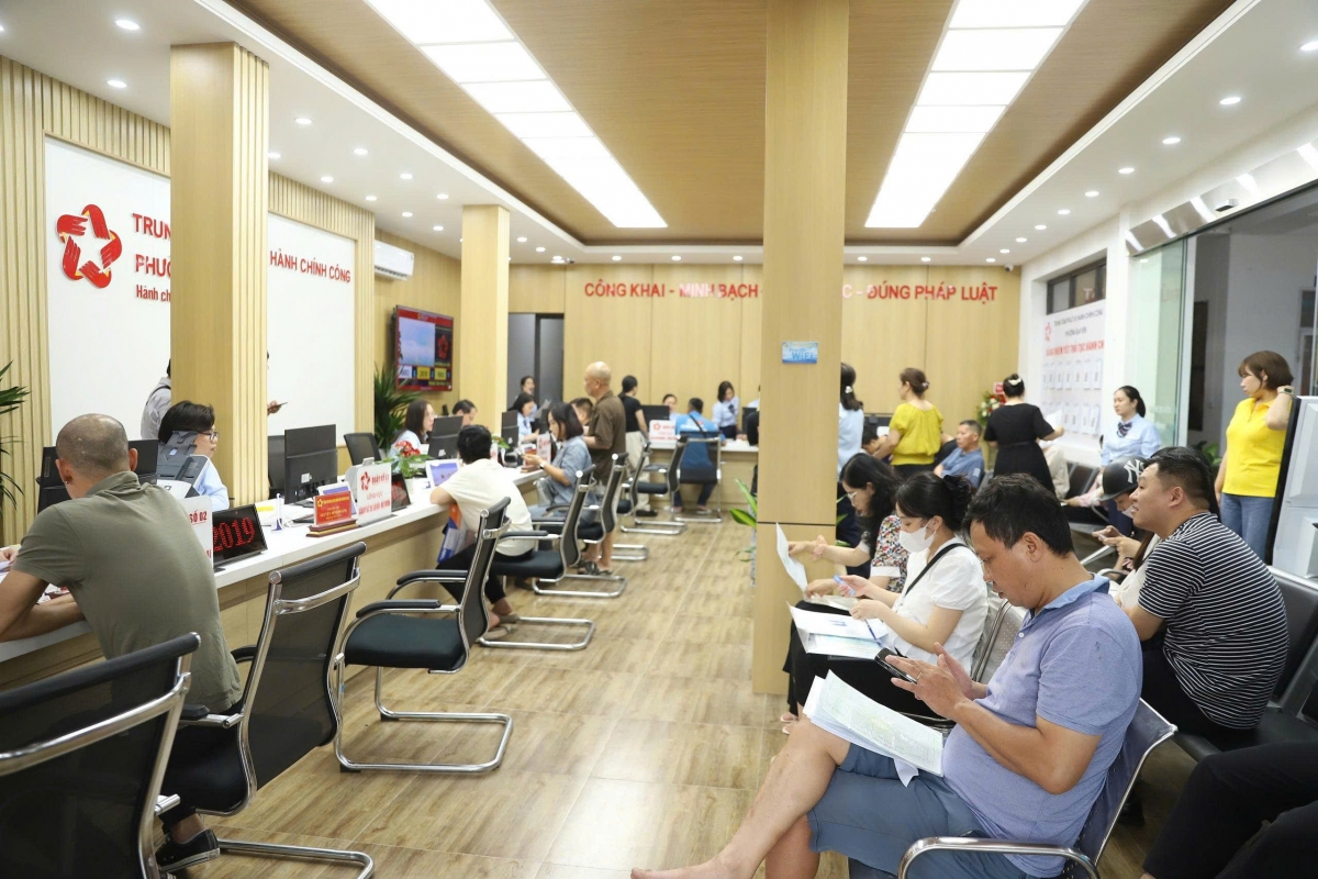 Trung tâm phục vụ hành chính công phường Gia Viên (TP Hải Phòng) tuy đông đúc nhưng các công việc đều được giải quyết nhanh chóng, thuận lợi.