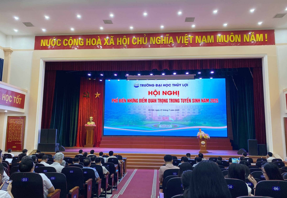 Các thầy cô Nhà trường sẵn sàng các điều kiện cho công tác tuyển sinh năm học 2025-2026