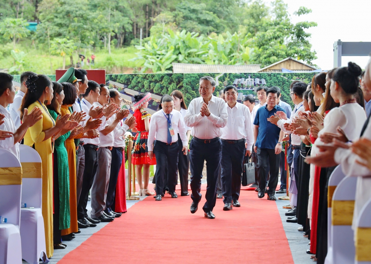 Tổng Bí thư Tô Lâm dự lễ khởi công trường liên cấp tiểu học và trung học cơ sở xã Si Pa Phìn, tỉnh Điện Biên.