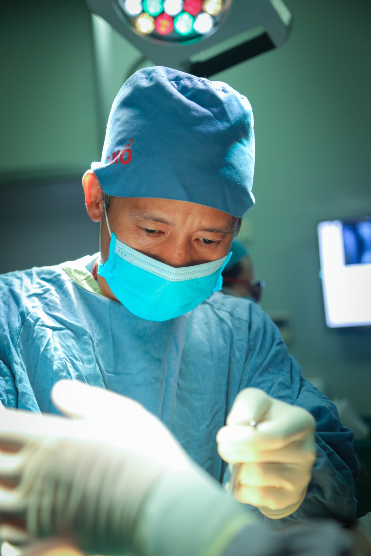 PGS.TS Nguyễn Mạnh Khánh với ca phẫu thuật đặc biệt dành cho người bác sĩ thương binh
