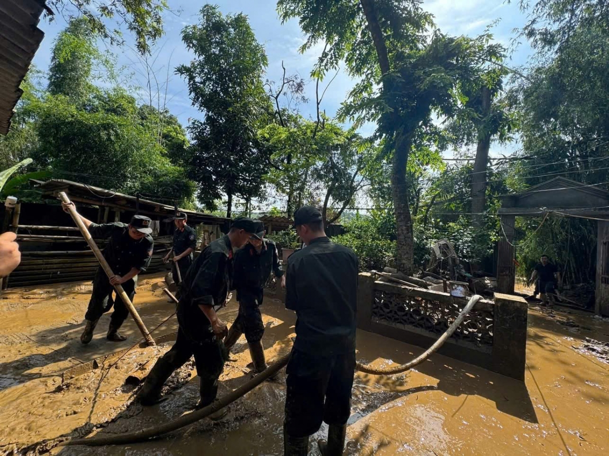 Khắc phục hậu quả mưa lớn gây ra tại Lào Cai.