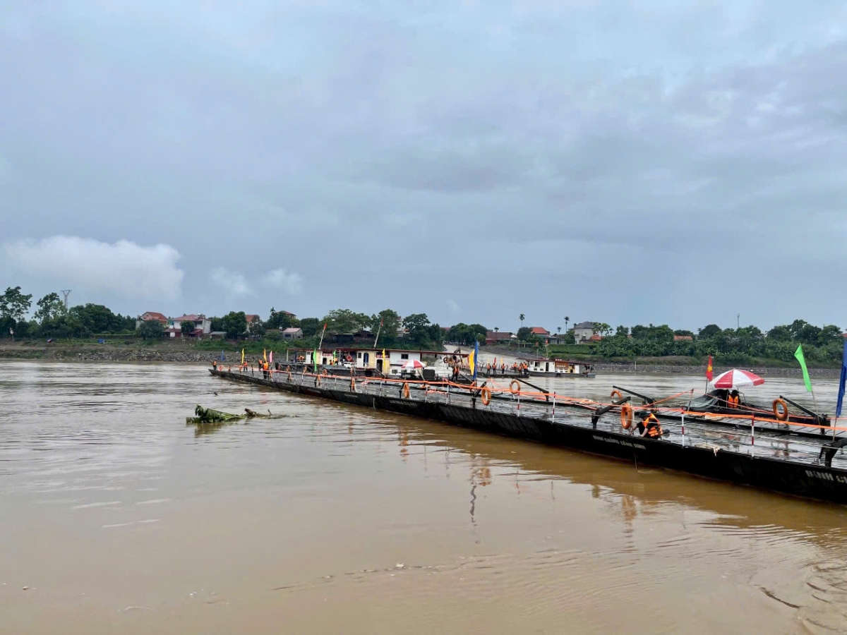 Kiểm tra các chi tiết trên cầu trước khi thông xe
