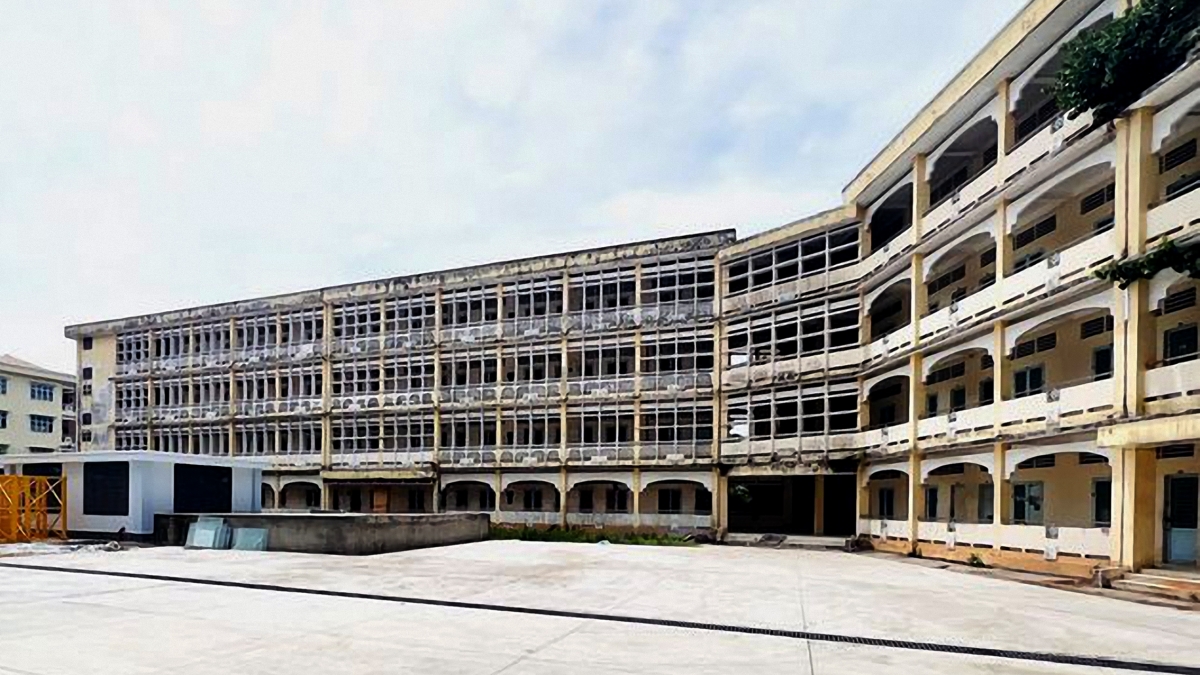 Ký túc xá Trường CĐ Sư phạm Vĩnh Long (cũ) - nơi được cải tạo, sửa chữa làm nhà ở công vụ cho cán bộ (Cổng TT Vĩnh Long)