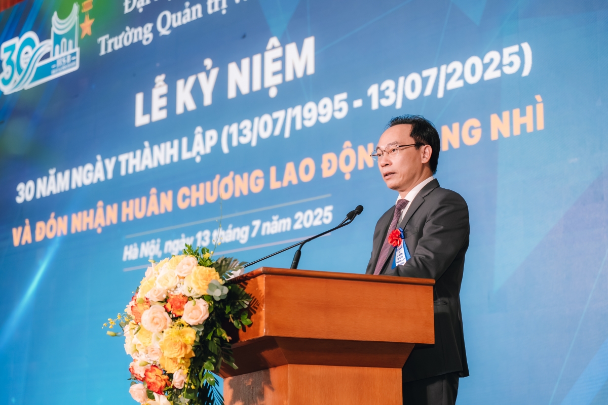 Thứ trưởng Bộ Giáo dục và Đào tạo Hoàng Minh Sơn phát biểu tại buổi lễ