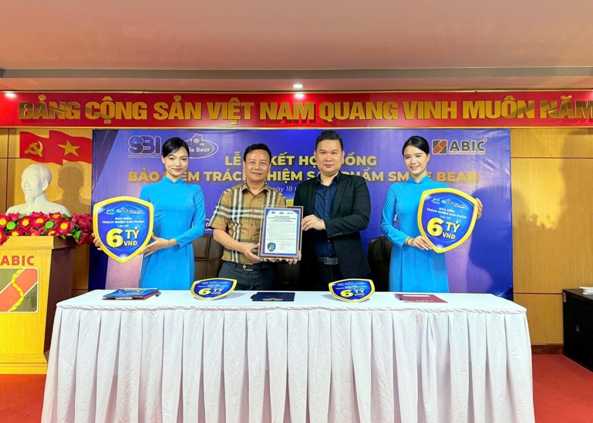 Lễ ký kết hợp đồng bảo hiểm trách nhiệm sản phẩm giữa Công ty cổ phần Bảo hiểm Agribank Chi nhánh Thăng Long và Công ty CP Tập đoàn SBI cho các dòng sản phẩm sữa.