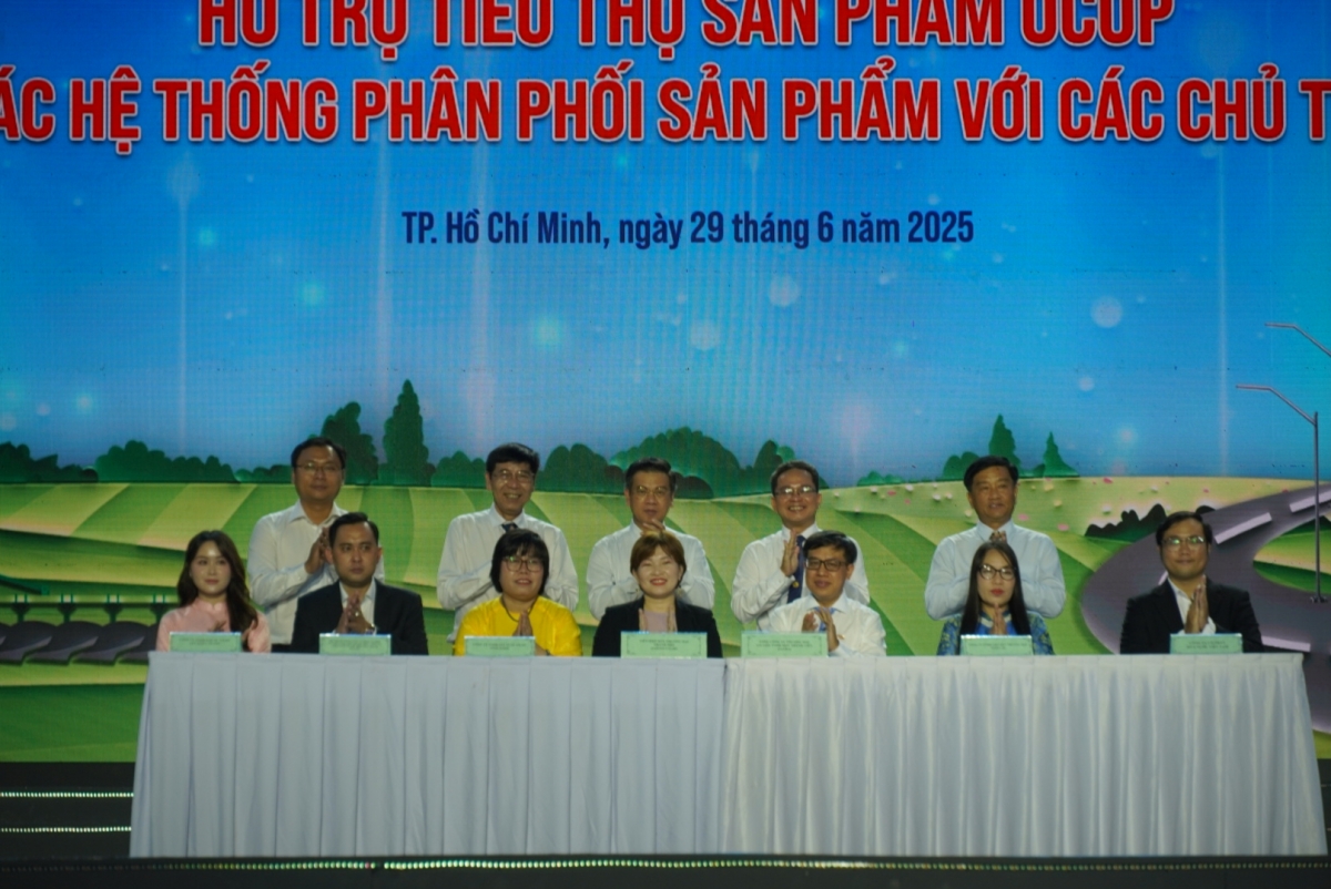 Lễ ký kết hỗ trợ tiêu thụ sản phẩm OCOP
