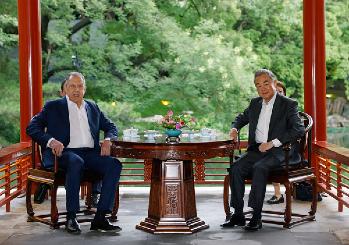 Ngoại trưởng Trung Quốc Vương Nghị và người đồng cấp Nga Sergey Lavrov tại Bắc Kinh ngày 13/7. Ảnh: Bộ Ngoại giao Trung Quốc