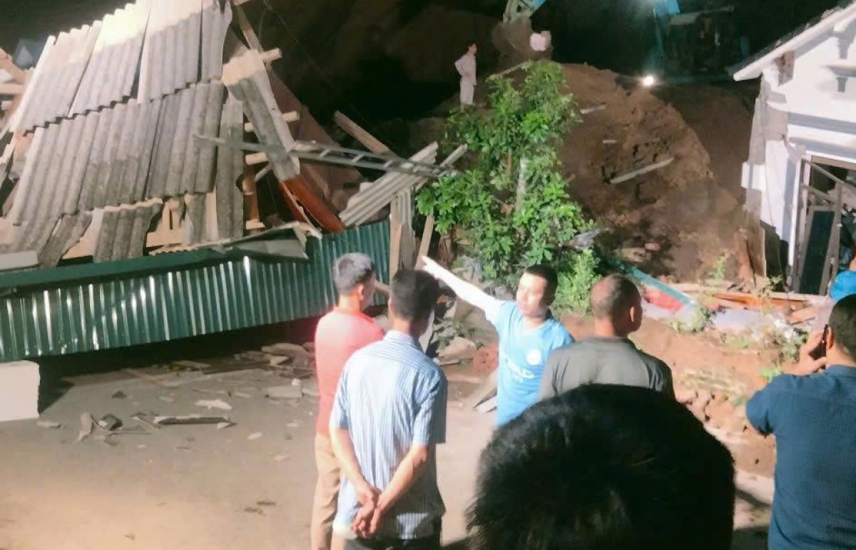Người dân địa phương cho biết, thời điểm sạt lở trên địa bàn không có mưa(ảnh V.Đ)
