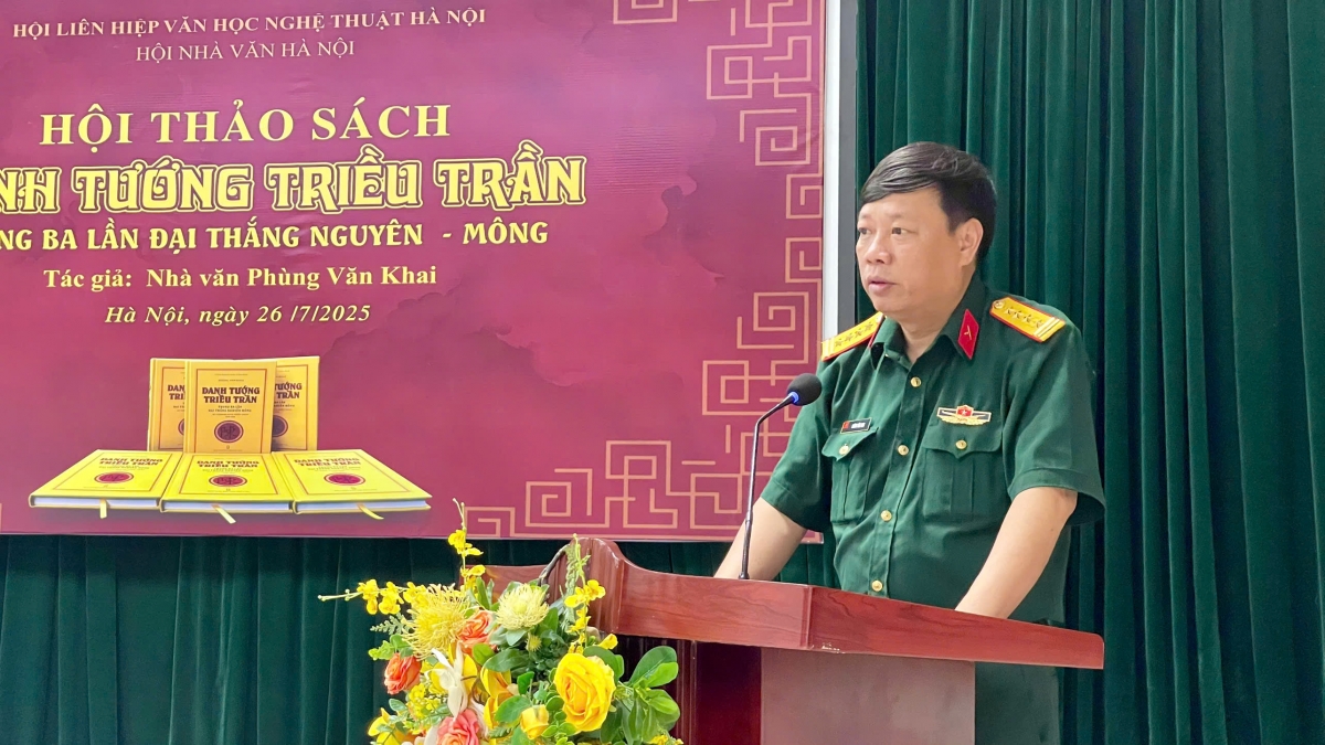 Đại tá, nhà văn Phùng Văn Khai chia sẻ tại Hội thảo sách “Danh tướng triều Trần trong ba lần đại thắng Nguyên - Mông”