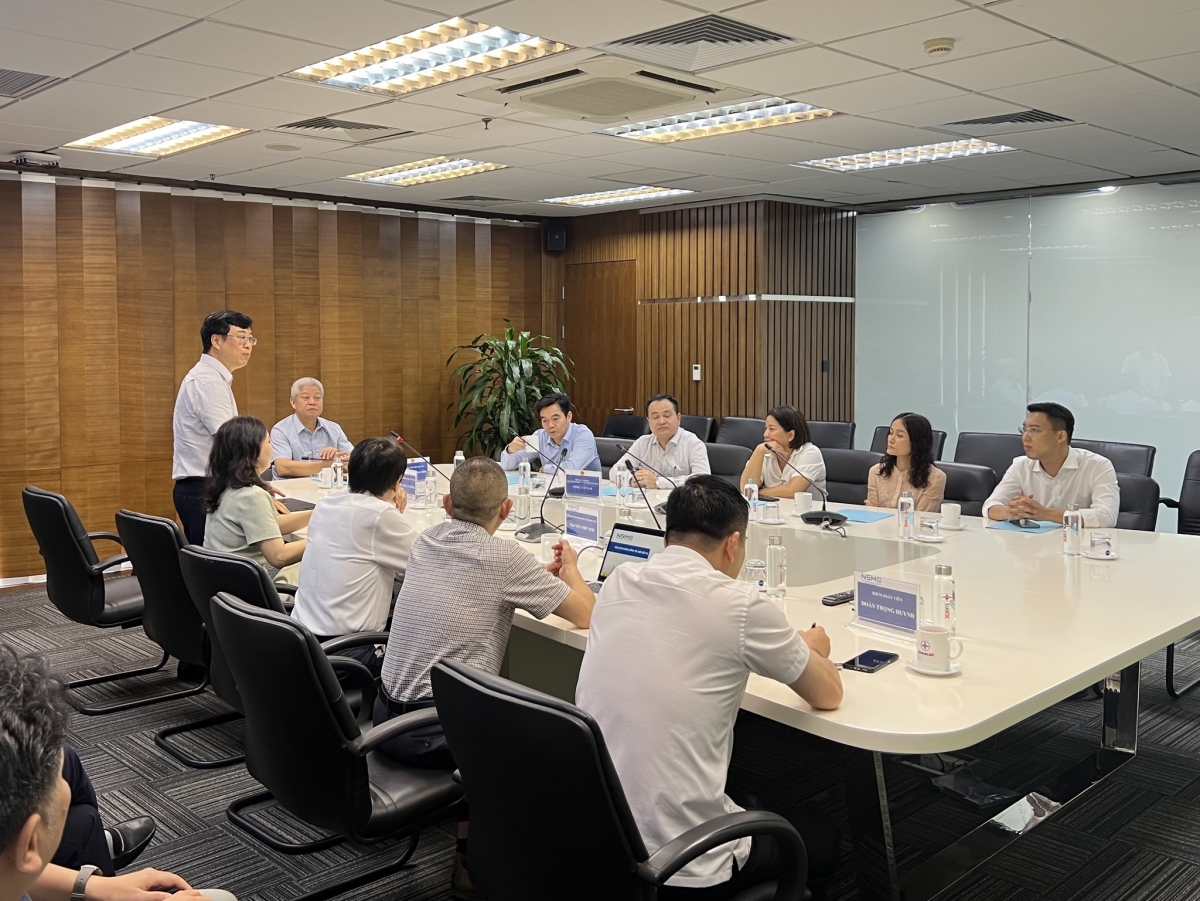 Ông Nguyễn Đức Cường - Chủ tịch HĐTV NSMO (đứng)