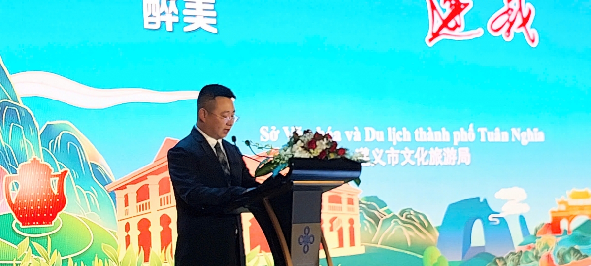 Ông Hùng Giang Nghiêu – Phó Giám đốc Sở Văn hóa và Du lịch thành phố Tuân Nghĩa – Trung Quốc phát biểu