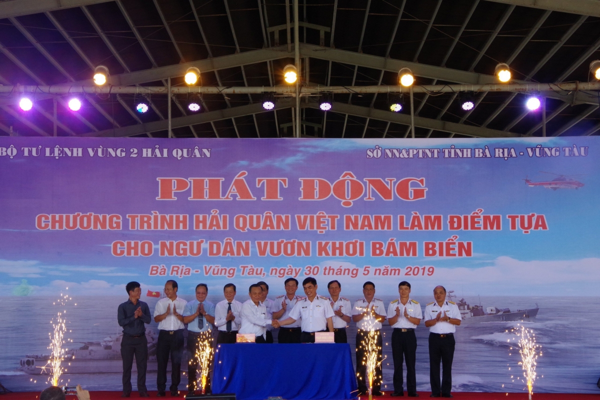 Phát động Chương trình Hải quân Việt Nam làm điểm tựa cho ngư dân vươn khơi