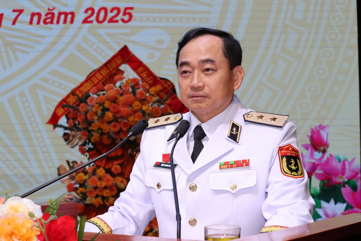 Phó Đô đốc Trần Thanh Nghiêm điều hành