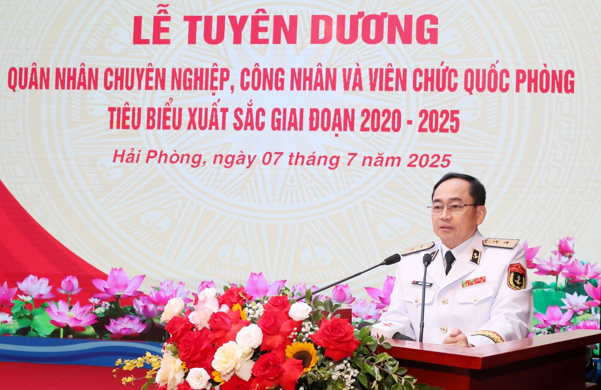 Phó Đô đốc Trần Thanh Nghiêm phát biểu chỉ đạo, động viên